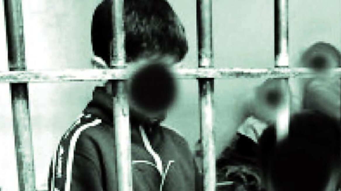 Ανήλικοι δραπέτες έκλεβαν δίκυκλα και υπολογιστές