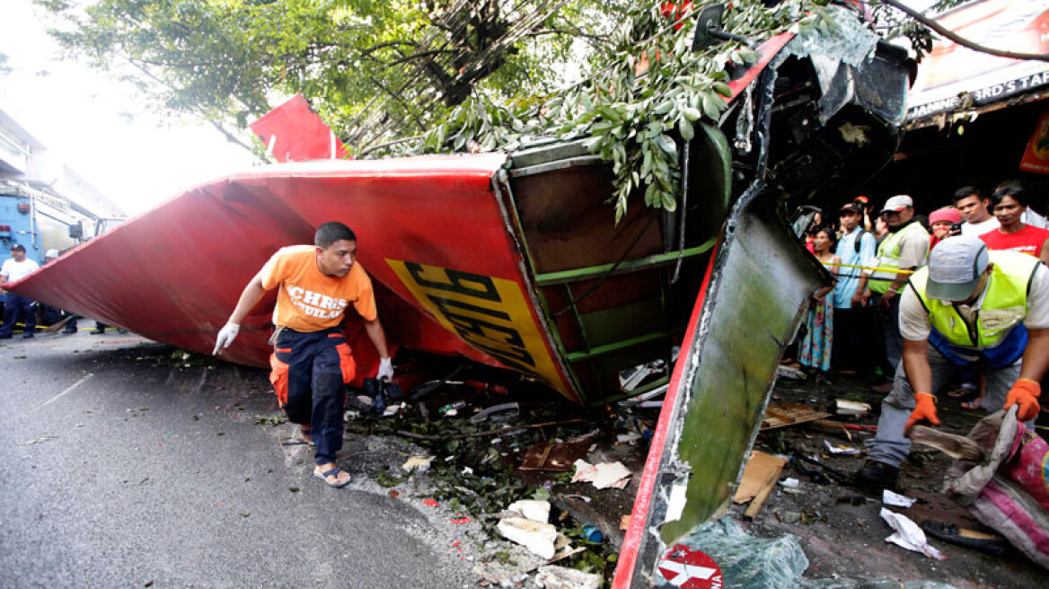 Φιλιππίνες: Λεωφορείο έπεσε από ανισόπεδο κόμβο - 22 νεκροί 