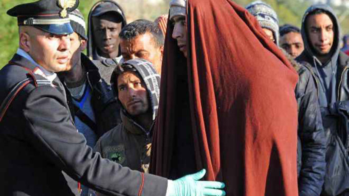 ΟΗΕ: Η Ιταλία εξακολουθεί να κακομεταχειρίζεται τους μετανάστες στη Λαμπεντούζα 