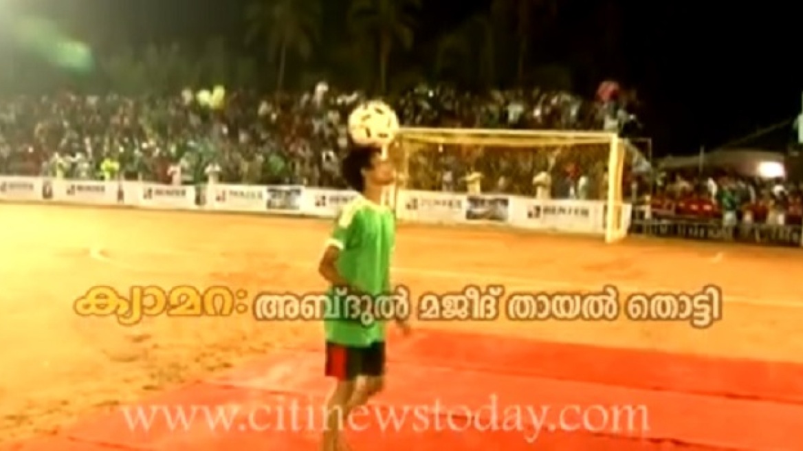 Κατάρρευση κερκίδας στην Ινδία 