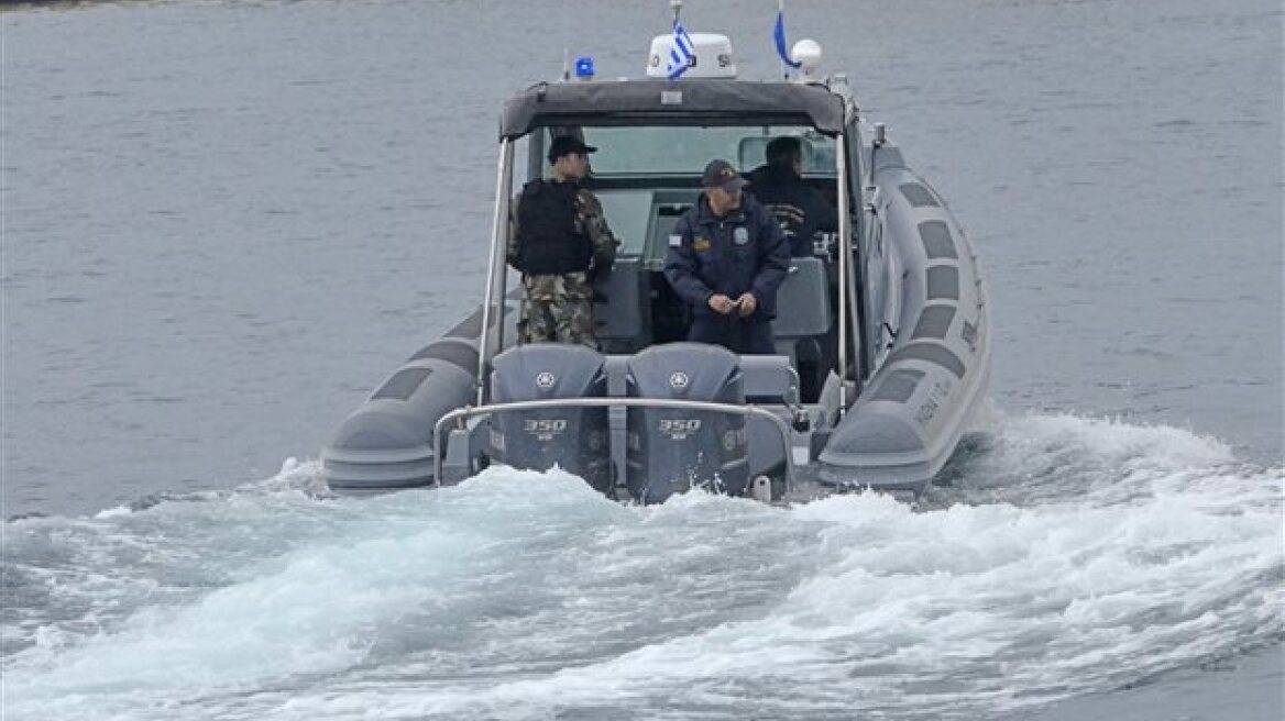 Θρίλερ στο Σούνιο με αυτοκίνητο που βρέθηκε τσακισμένο στα βράχια 