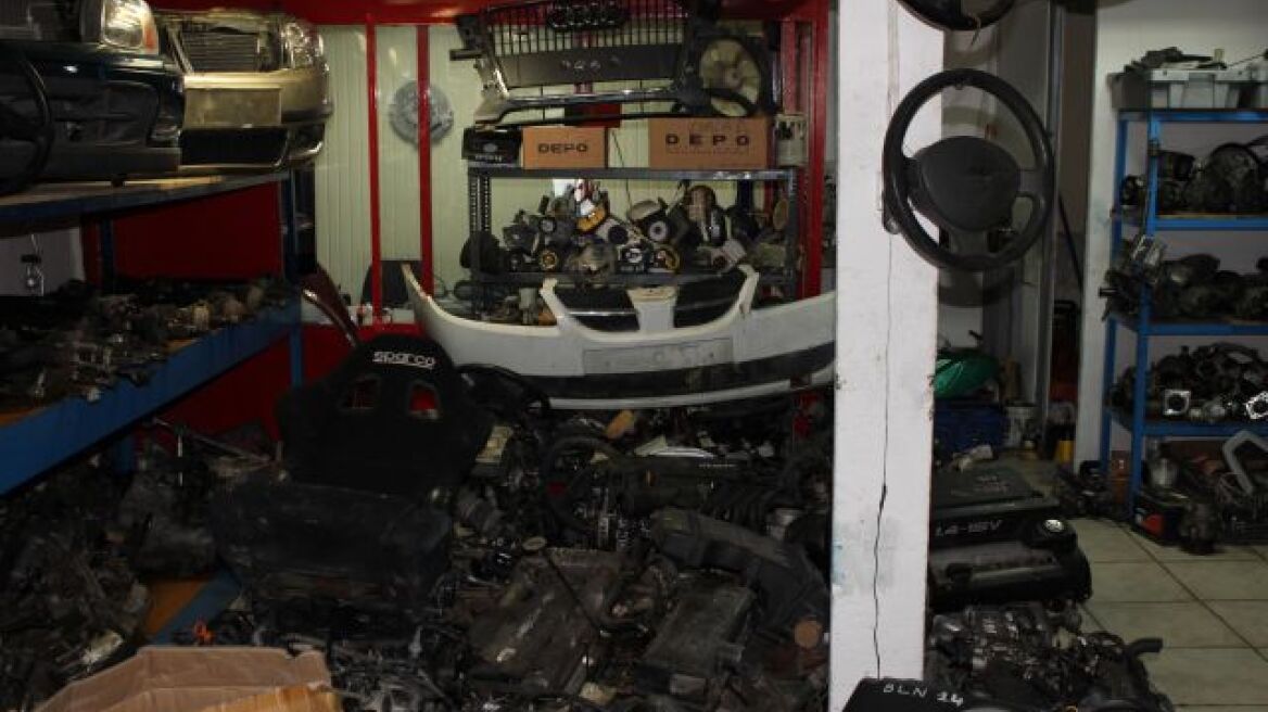 Άδειασαν αποθήκη με ανταλλακτικά και τα πούλησαν