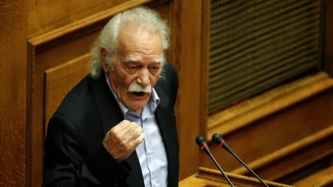 Γλέζος: «Ο φόρος ακινήτων τινάζει τα θεμέλια της ελληνικής κοινωνίας»