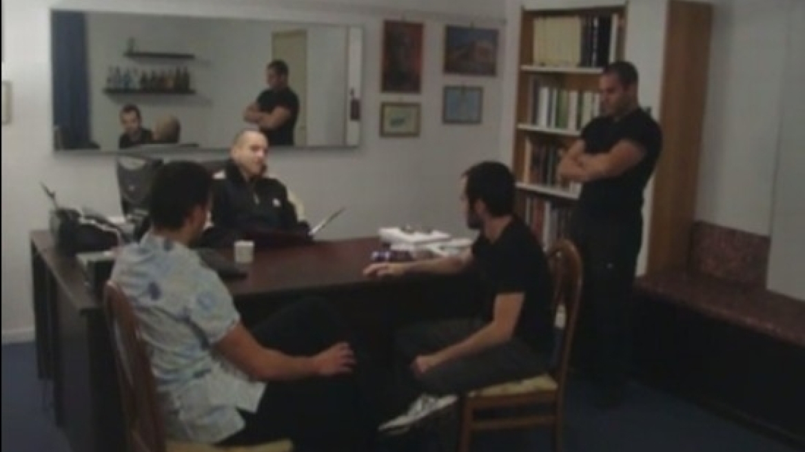 Ο Ηλίας Κασιδιάρης σε ρόλο «αστυνόμου»