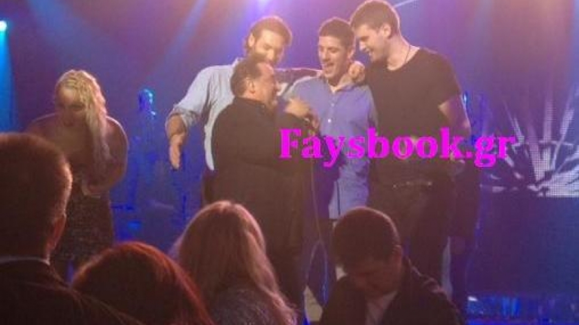 Κοκκίνου - Μπόγρης: Παραμονή Χριστουγέννων στα μπουζούκια (φωτογραφίες)