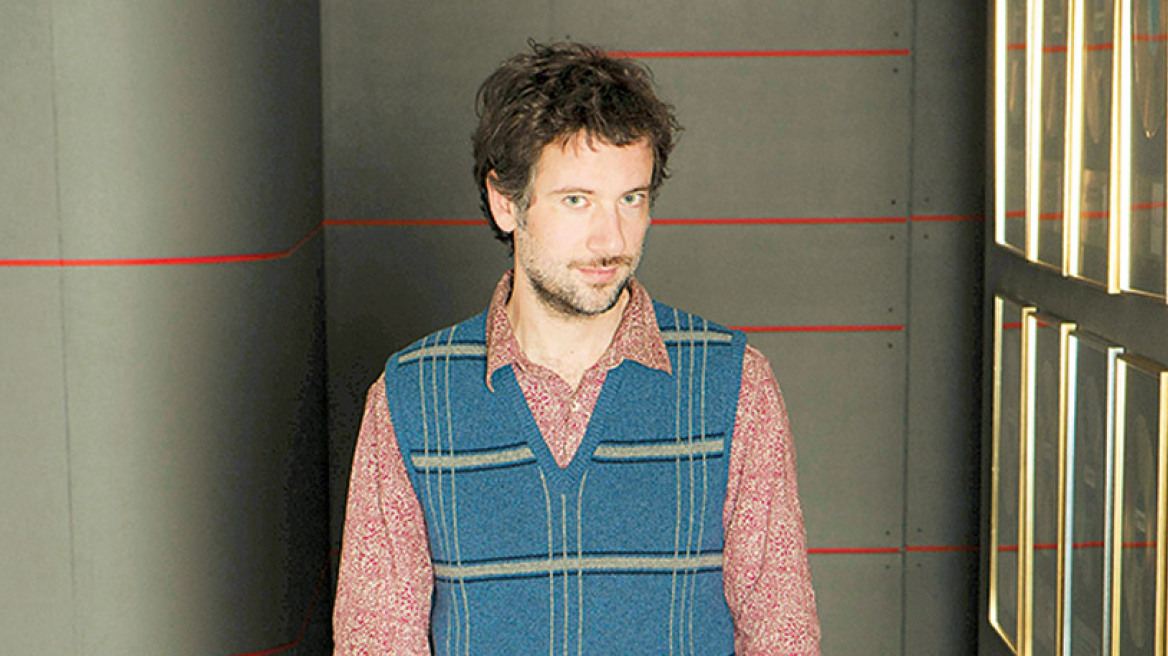 Κωστής  Μαραβέγιας: Γιατί  τα κορίτσια  παθαίνουν  «Λόλα» μαζί του;