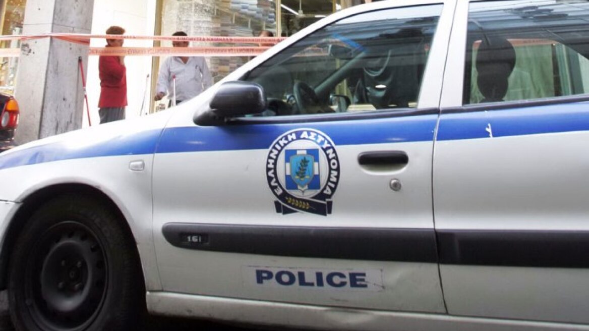 Λουτράκι: Συνελήφθη καταστηματάρχης για ναρκωτικά, όπλα και λαθραία τσιγάρα