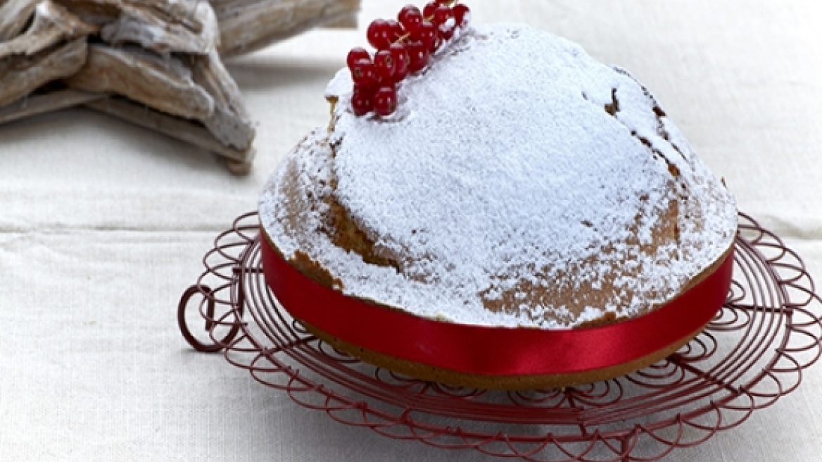 Τι να επιλέξω βασιλόπιτα κέικ ή βασιλόπιτα τσουρέκι;