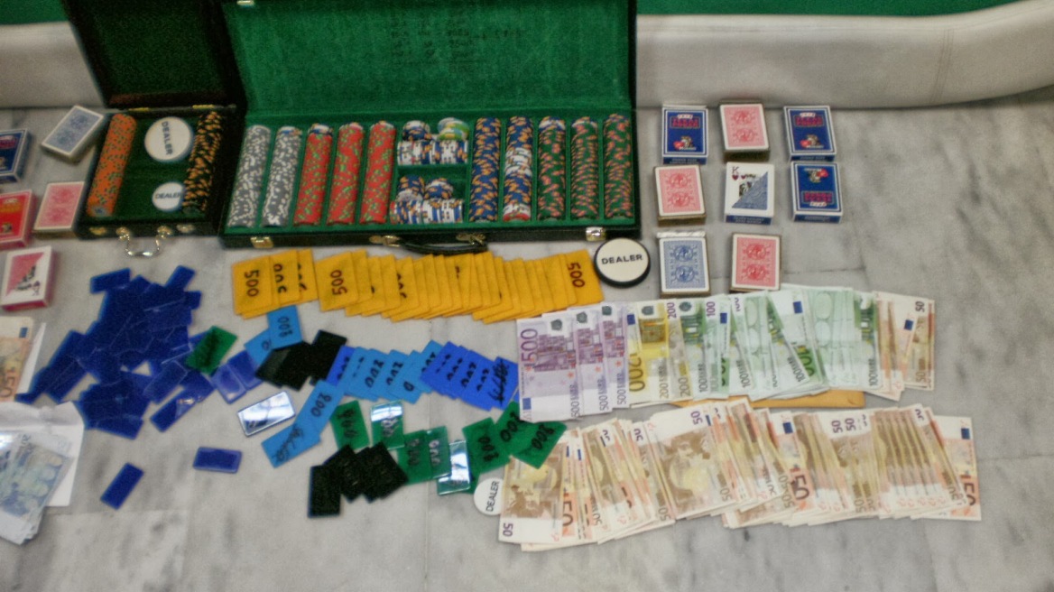 Κρήτη: Είχαν μετατρέψει το μπαρ σε... χαρτοπαικτική λέσχη