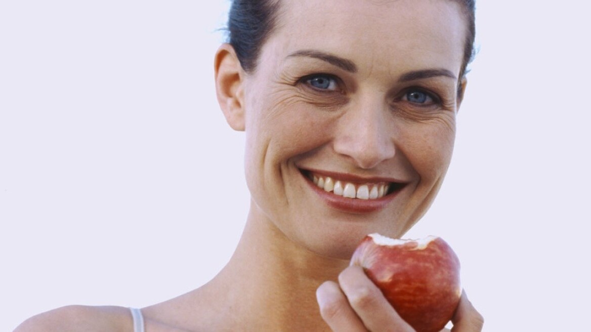 «Ελιξήριο» μακροζωίας η μεσογειακή διατροφή για τις μεσήλικες γυναίκες 