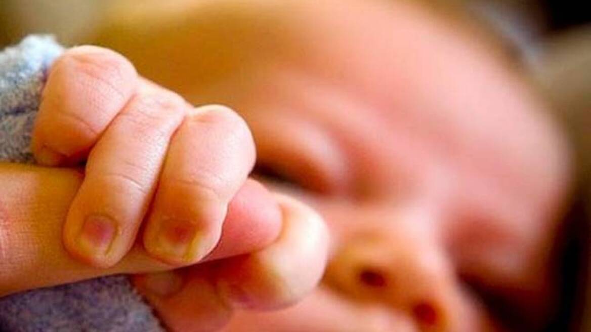 Γύρισε τον κόσμο και ξόδεψε 40.000 δολάρια για να αποκτήσει κόρη!