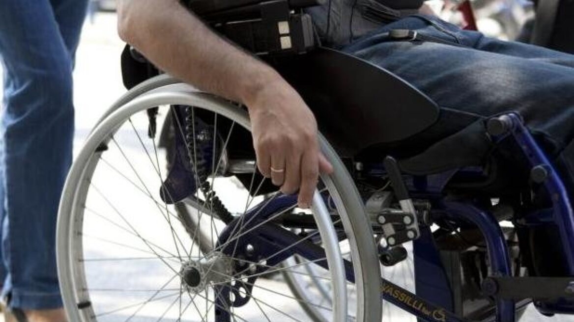Χωρίς όριο ηλικίας το ΕΚΑΣ σε άτομα με αναπηρία άνω του 80% 