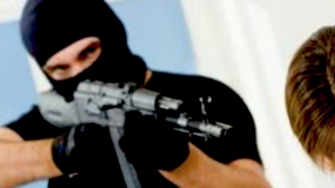 Χαλκίδα: Τριπλή ληστεία με καλάσνικοφ μέρα μεσημέρι