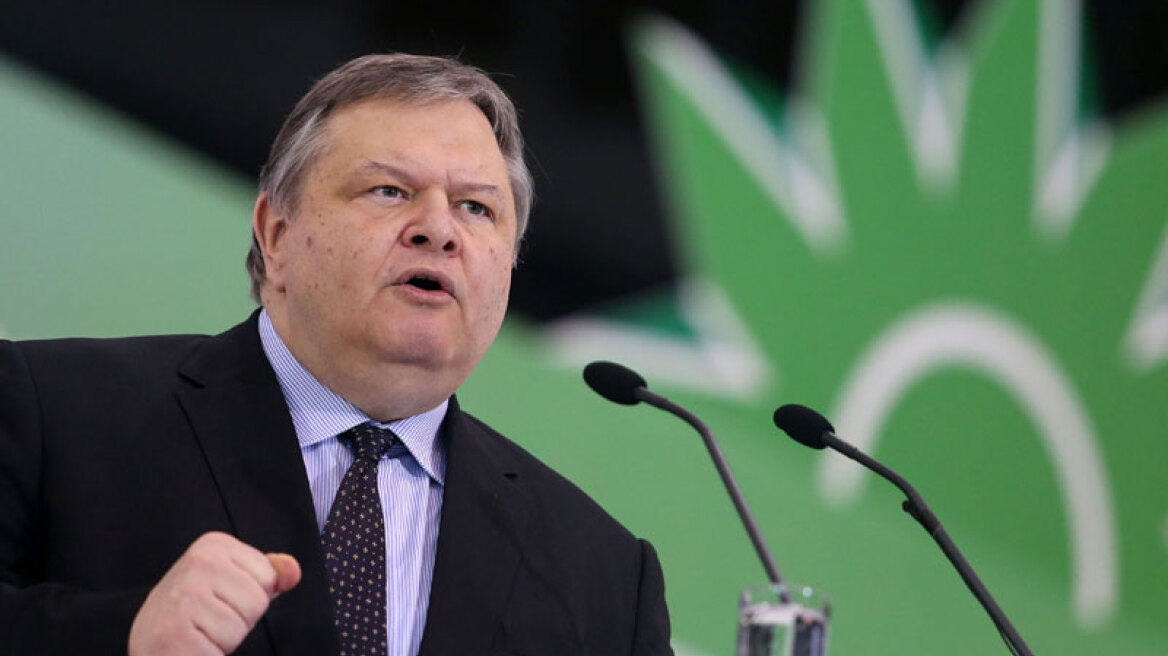 Το ΠΑΣΟΚ πιέζει για μέτρα ανακούφισης των ασθενέστερων