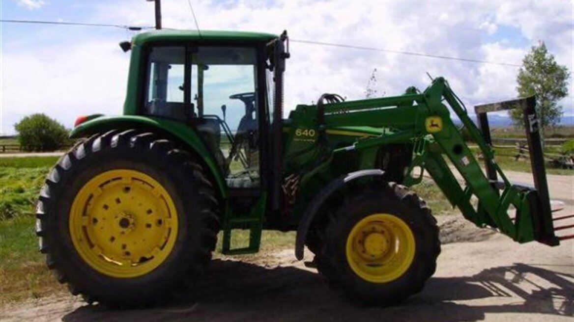 Διέλυσαν τρακτέρ και έκλεψαν τα εξαρτήματα