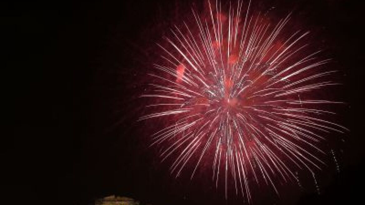 Βίντεο: Λαμπρές εκδηλώσεις για το νέο έτος σε όλη την χώρα