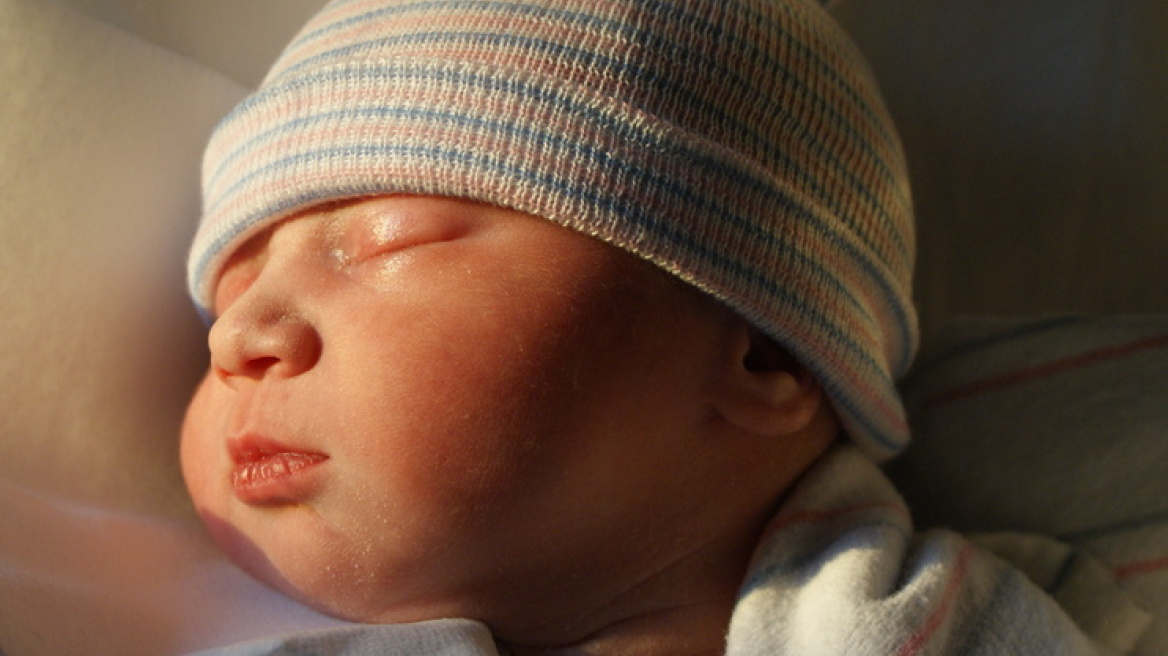 Στη Κρήτη γεννήθηκε το πρώτο μωρό του 2014!