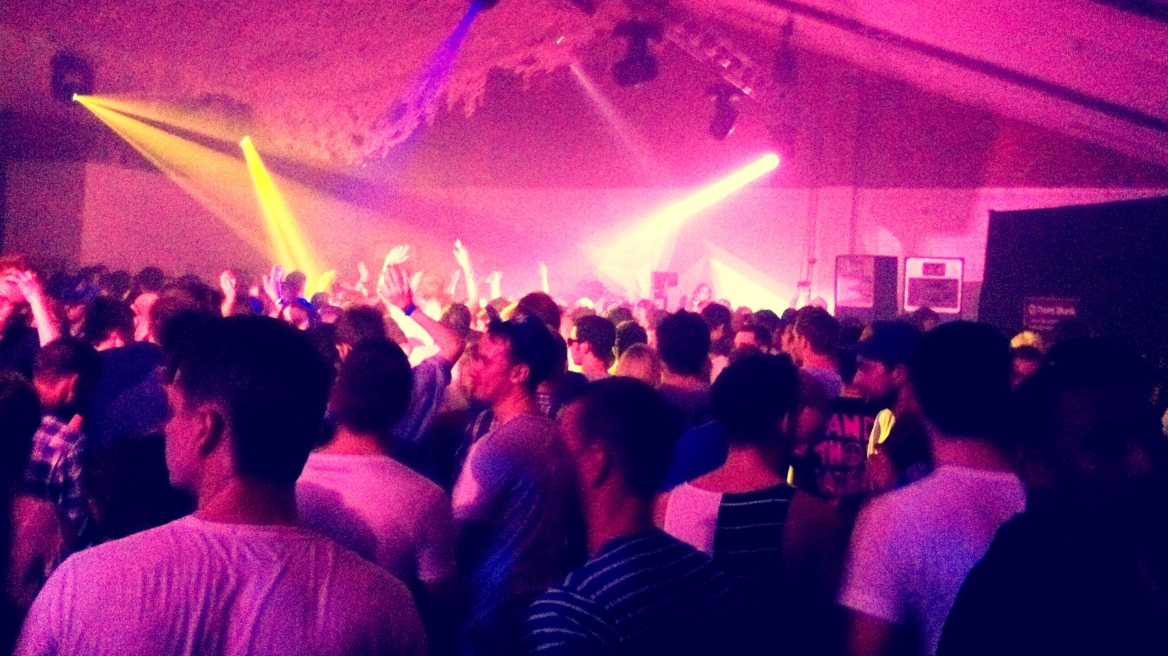 Πρωτοχρονιά με ναρκωτικά σε πάρτι σε αποθήκη