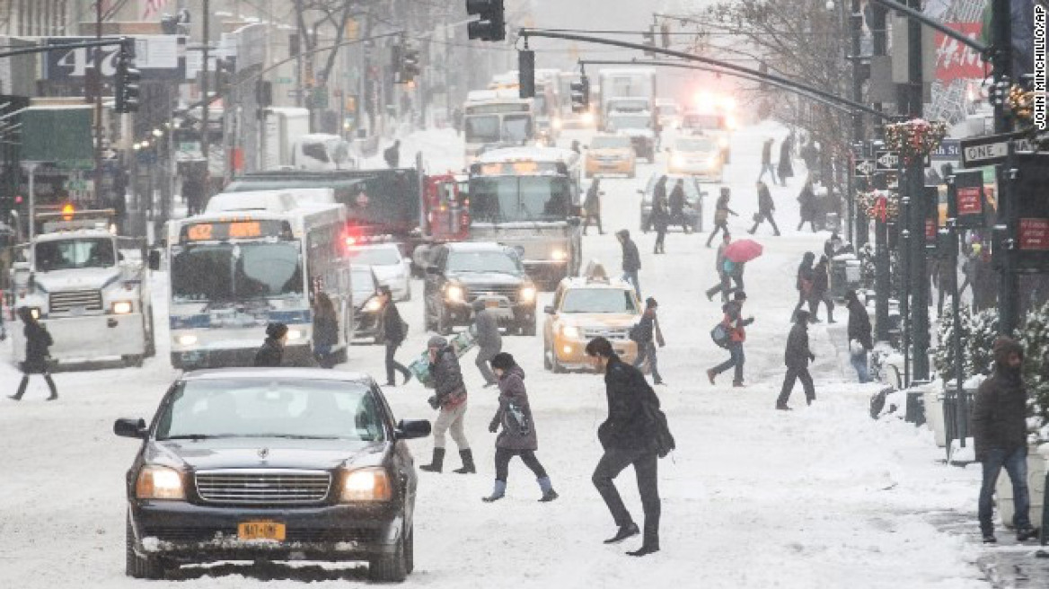 Η κακοκαιρία έχει παραλύσει τις ΗΠΑ