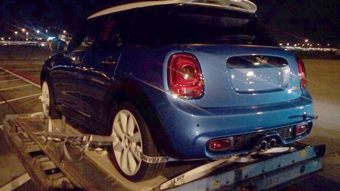 Πιάσαμε στα... πράσα το πεντάθυρο ΜΙΝΙ!