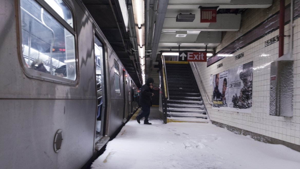 ΗΠΑ: Δεκαέξι νεκροί από τη χιονοθύελλα «Ηρακλής» 