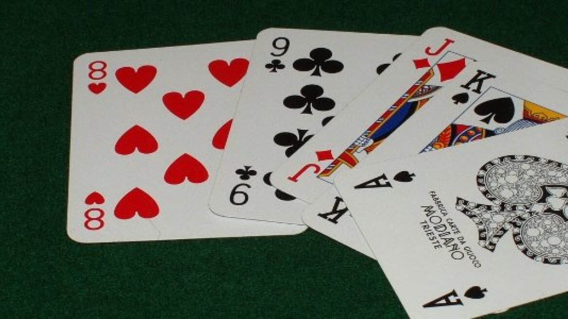 Βόλος: Ηλικιωμένοι συνελήφθησαν επειδή έπαιζαν Κουμ Καν!