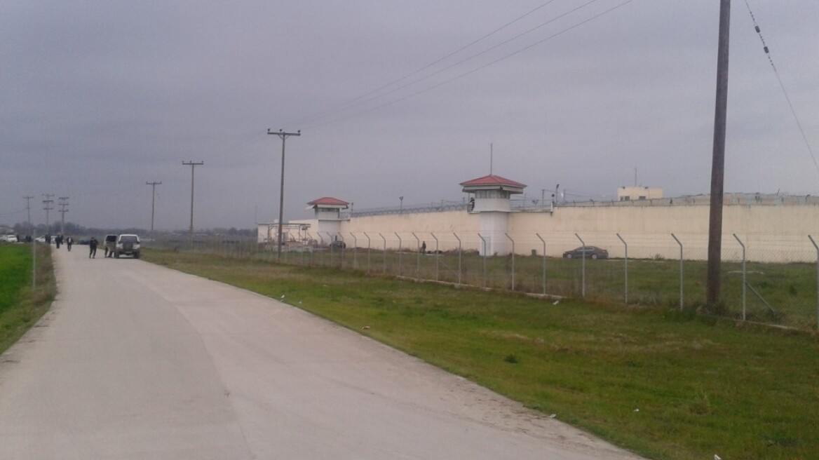 Κρατούμενος είχε κρυμμένα κινητά τηλέφωνα