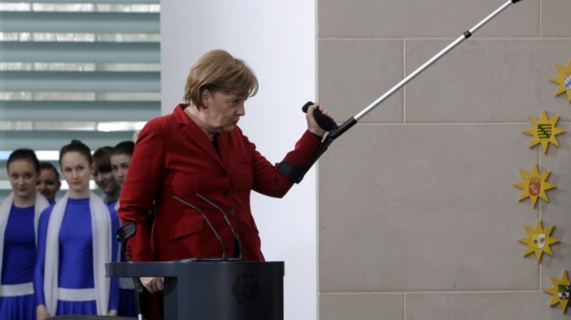 Γερμανία: Συνεχίζει απτόητη η Μέρκελ μετά τον τραυματισμό