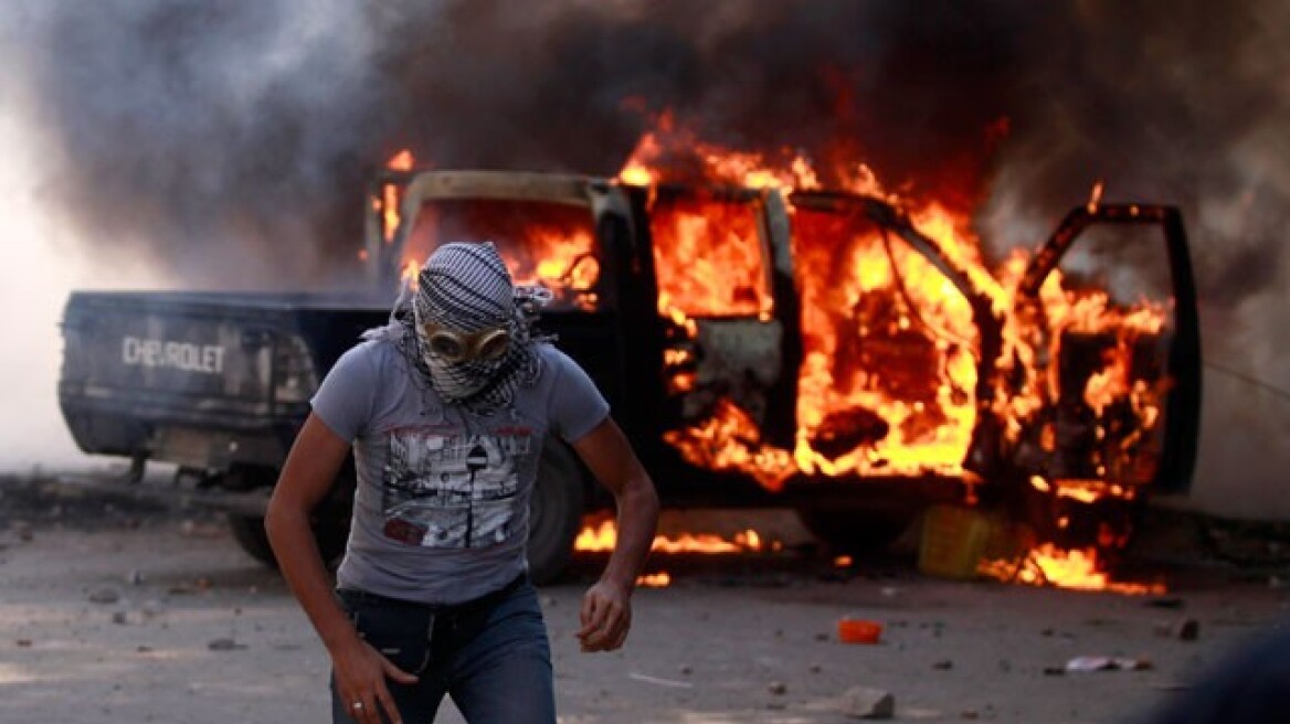 Αίγυπτος: Τρεις νεκροί σε νέες συγκρούσεις οπαδών και αντιπάλων του Μόρσι 