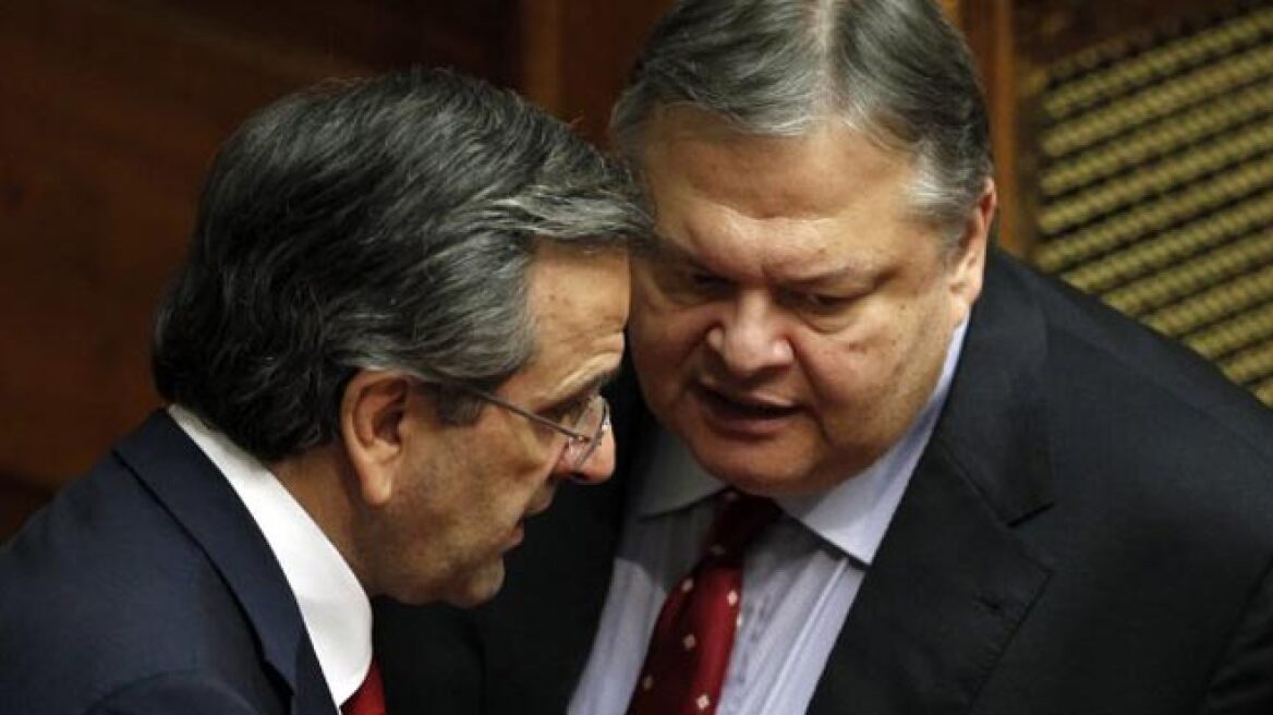 Τρόικα, σκάνδαλα και συντονισμός «πονοκεφαλιάζουν» Σαμαρά - Βενιζέλο