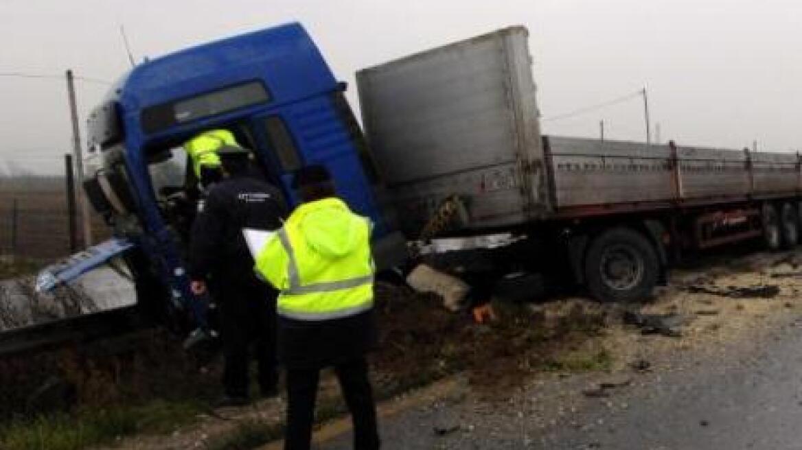 Πάτρα: Δυο νεκροί έπειτα από σύγκρουση νταλίκας με ΙΧ