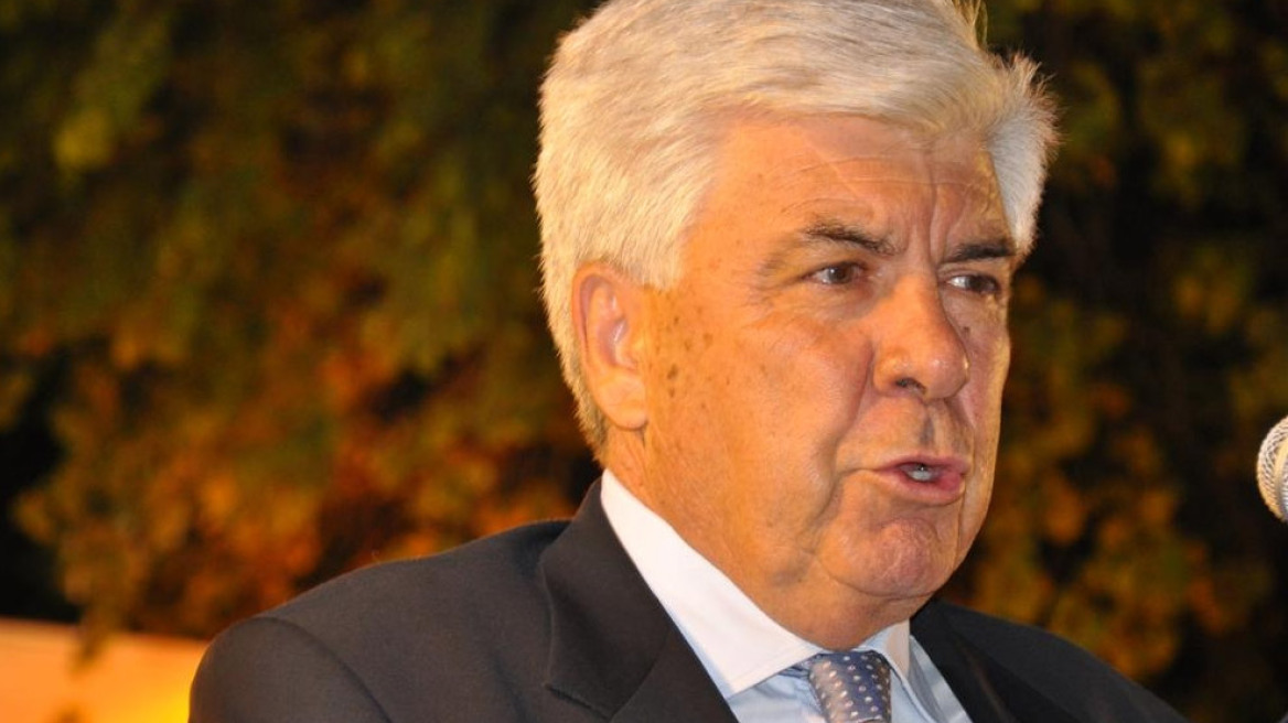 Φήμες ότι βουλευτές της ΝΔ συγκεντρώνουν υπογραφές για να διώξουν τον Τσαυτάρη