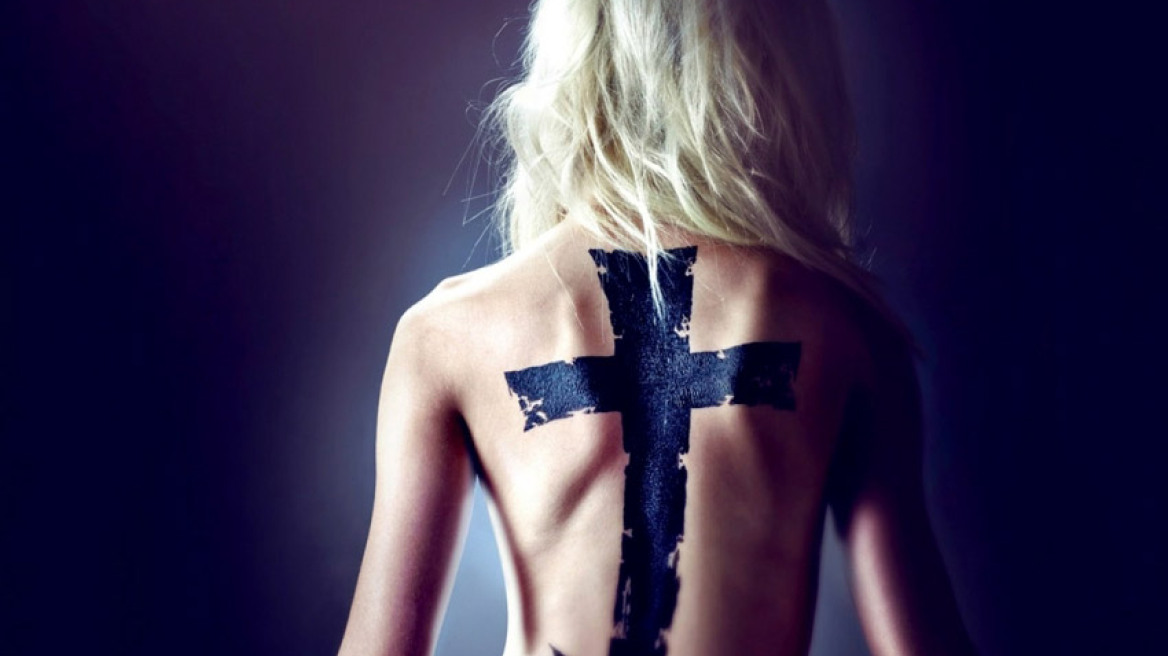Taylor Momsen: Γυμνή ξανά για το νέο της άλμπουμ