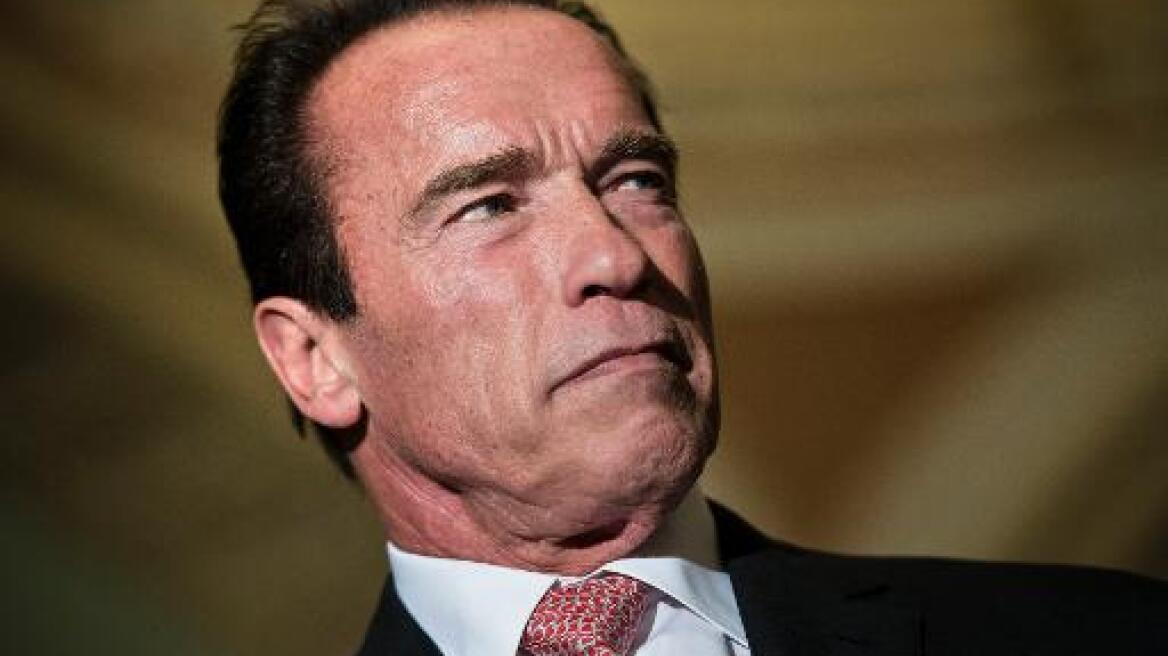 Βίντεο: Ο Terminator στο πλευρό των Ουκρανών διαδηλωτών