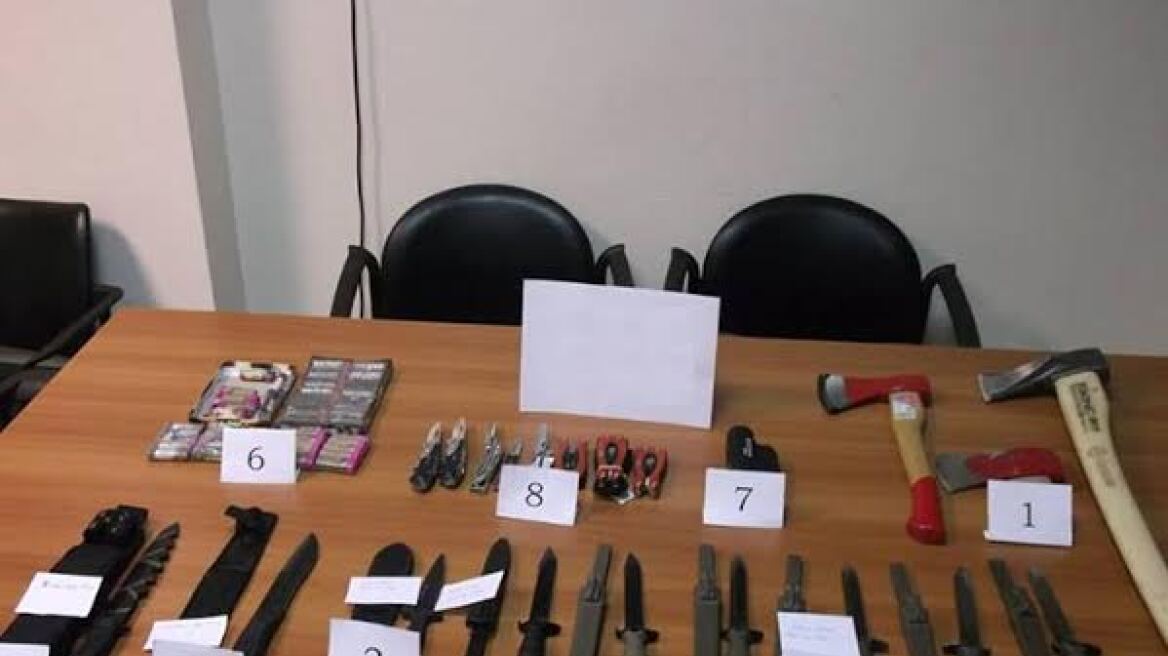 Έβρος: Μετέφεραν μαχαίρια και κροτίδες για τη Συρία!