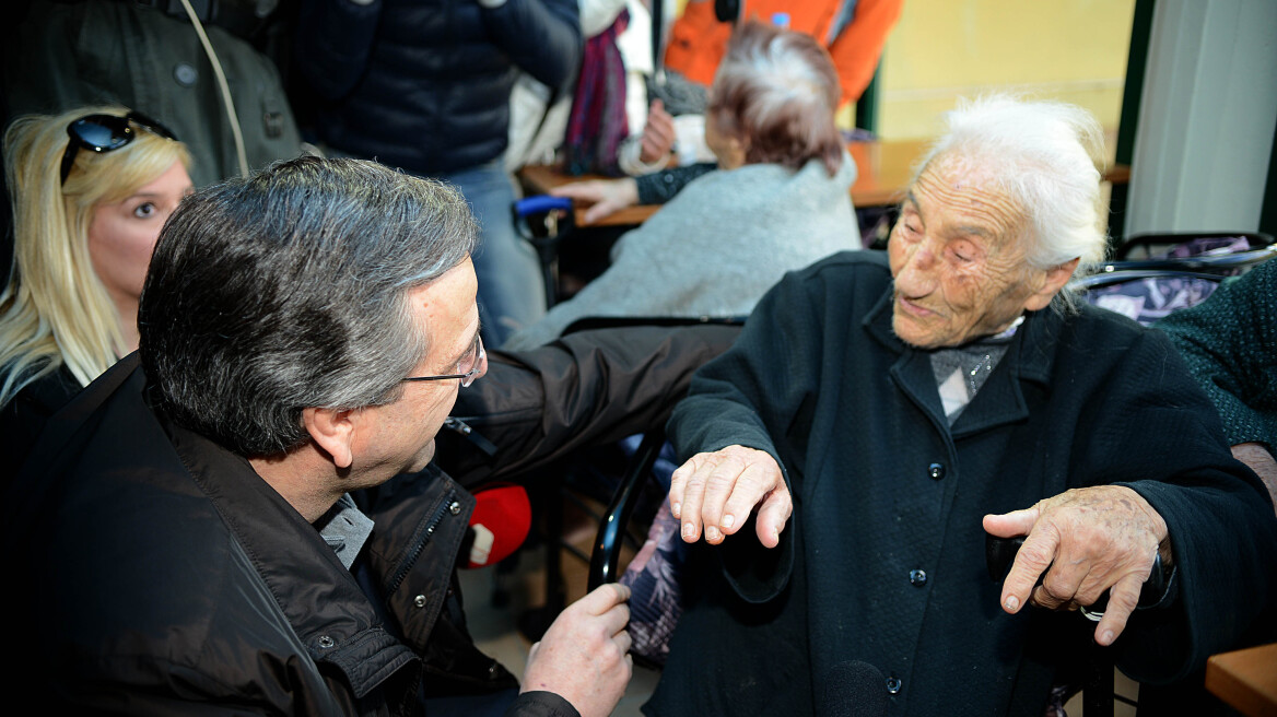 Τι είπε ο Σαμαράς όταν συνάντησε την γηραιότερη κάτοικο του Ληξουρίου;