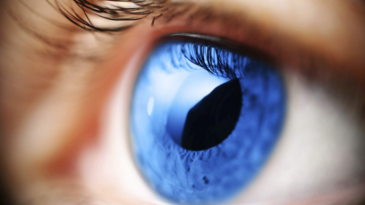 Mε το βλέμμα στην τεχνολογία 