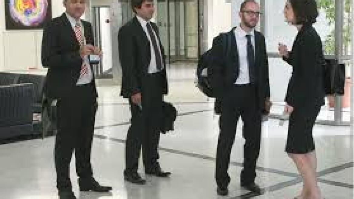 Συνεχίζει το «ξεσκόνισμα» στην Κύπρο η Τρόικα