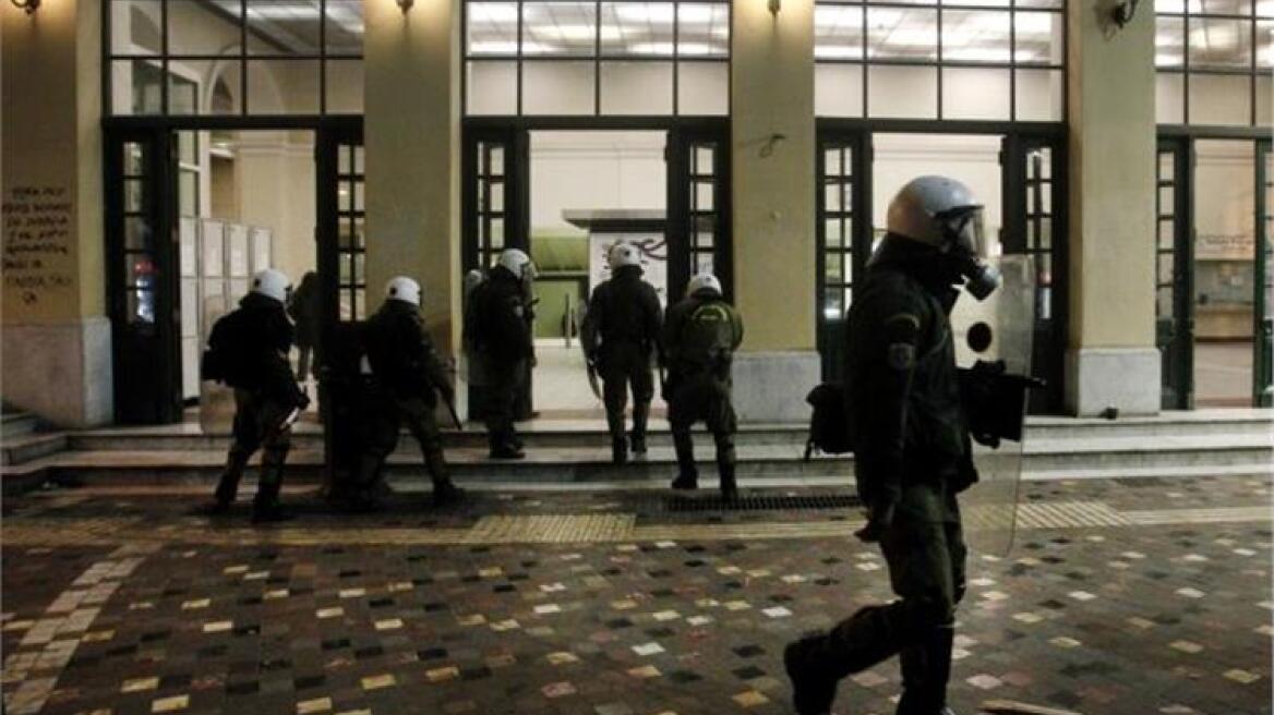 Στον εισαγγελέα οι 14 συλληφθέντες για τα επεισόδια στο κέντρο της Αθήνας