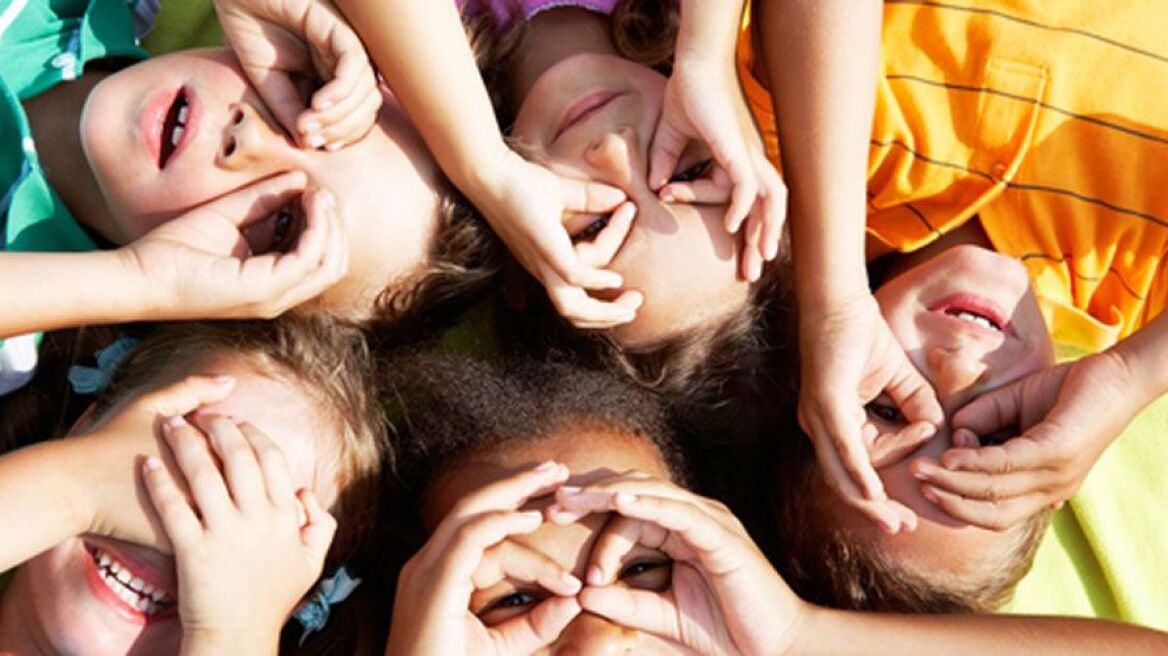 Μητρώο αναδόχων οικογενειών καταγράφει ενδιαφερόμενους γονείς