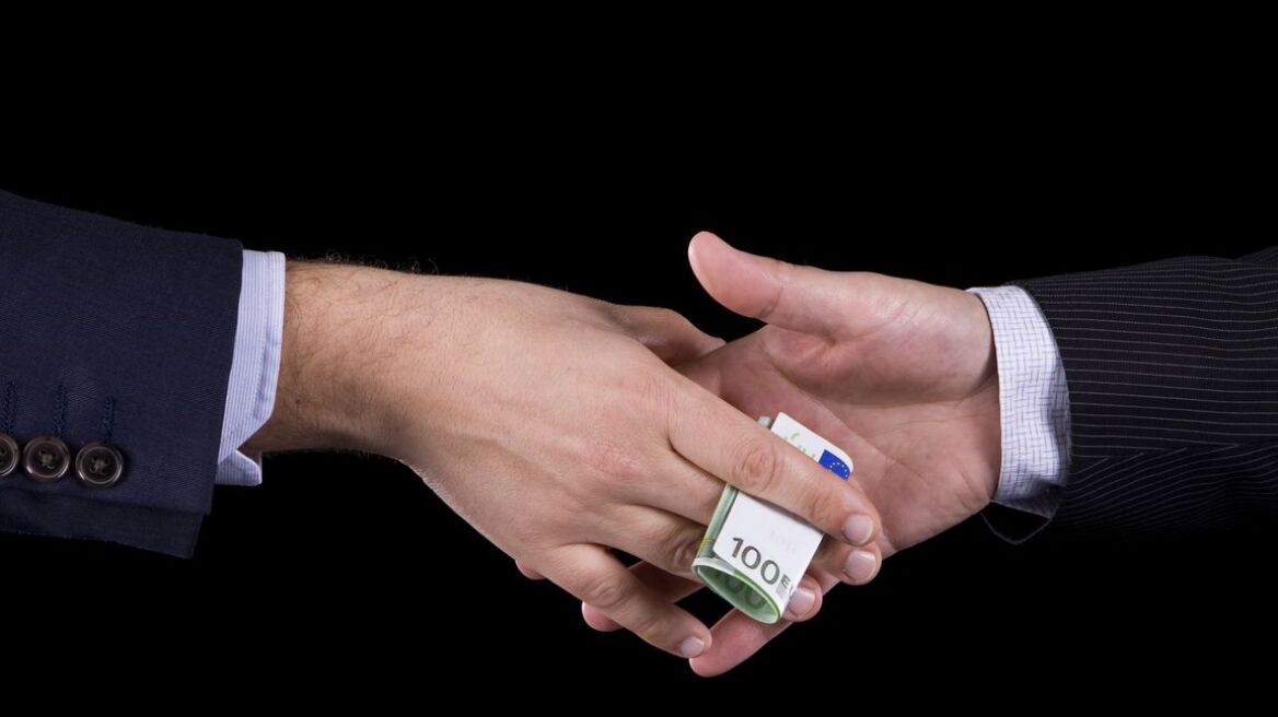 Εκτεταμένη η διαφθορά στην Ελλάδα λέει το 99% των πολιτών