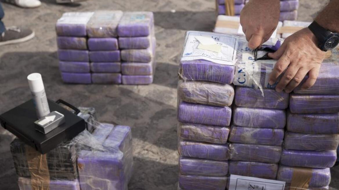 Ισπανία: Εννιακόσια κιλά κοκαΐνης ξέβρασε η θάλασσα