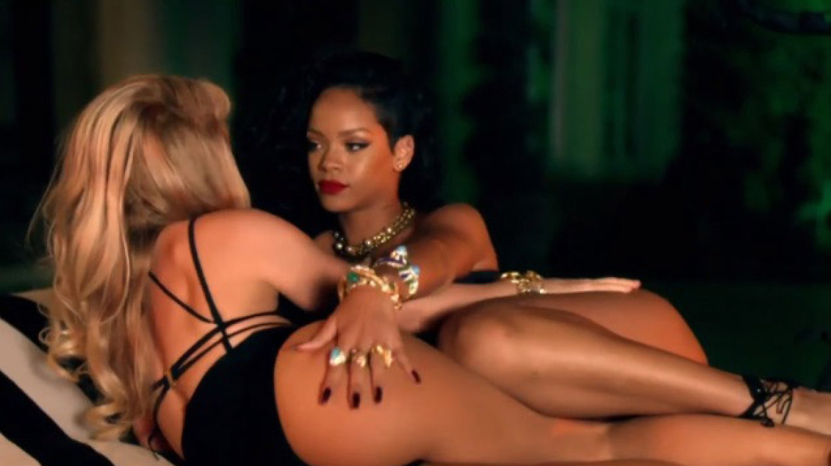 Σακίρα και Ριάνα μαζί στο... κρεβάτι