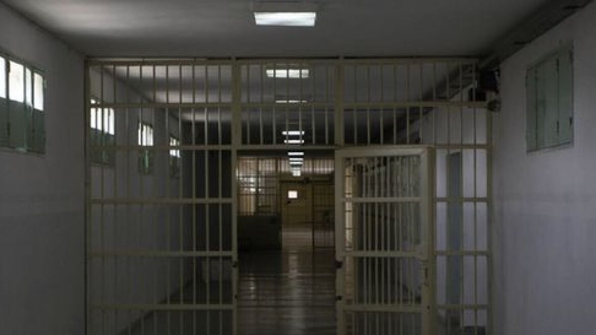 Ποιοι κρατούμενοι εξαιρούνται από τα «βραχιολάκια - αποφυλάκισης»