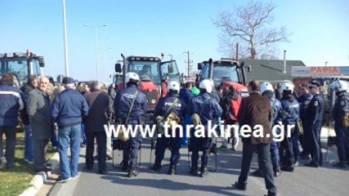 Αλεξανδρούπολη: Επεισόδια στο μπλόκο των αγροτών