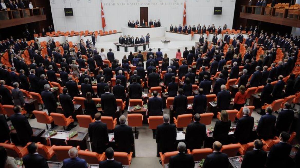 Τουρκία: «Βροχή» παραιτήσεων από κυβερνητικούς βουλευτές 