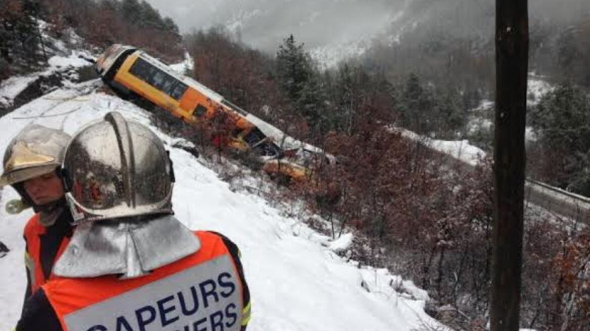 Δύο νεκροί και 30 τραυματίες από εκτροχιασμό τρένου στις Γαλλικές Άλπεις