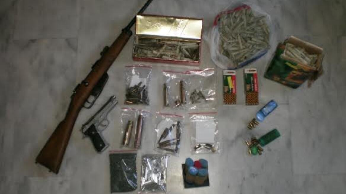 Χανιά: Ανακάλυψαν οπλοστάσιο στα σπίτια 62χρονου