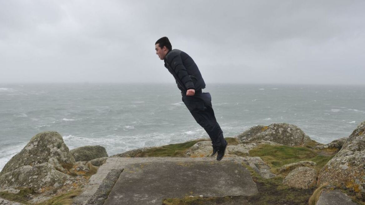 Σαρώνει τη νοτιοδυτική Αγγλία η κακοκαιρία