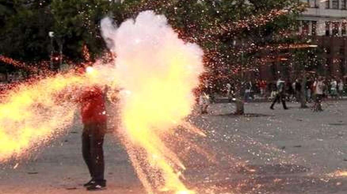 Βραζιλία: Νεκρός φωτορεπόρτερ από φωτοβολίδα διαδηλωτή